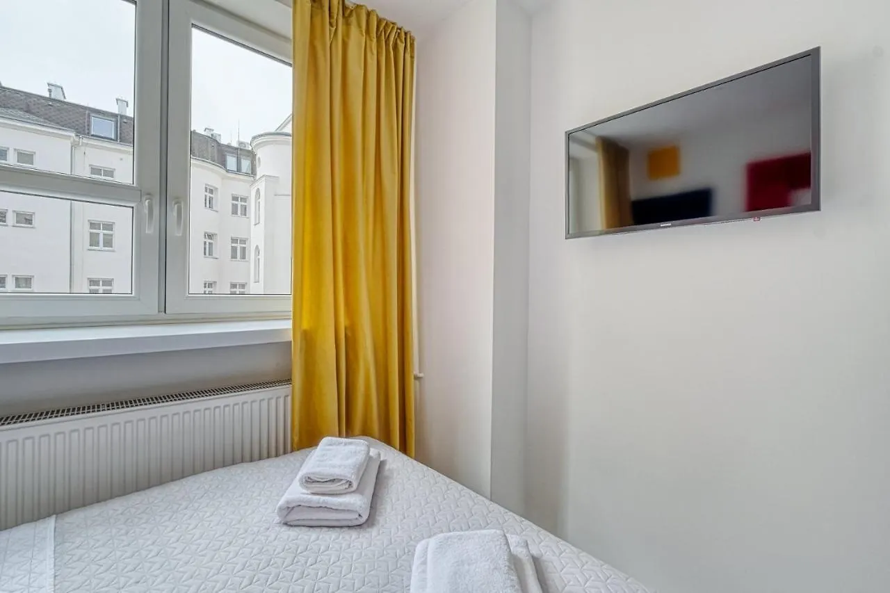 Level Rooms Warschau 3*,